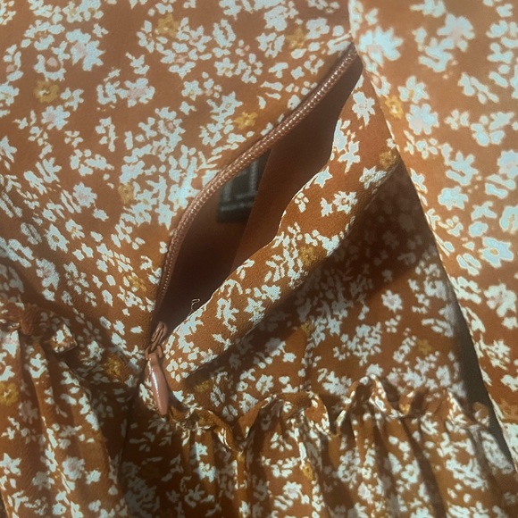 Beautiful FLORAL dress FOREVER 21 - Picture 5 of 9